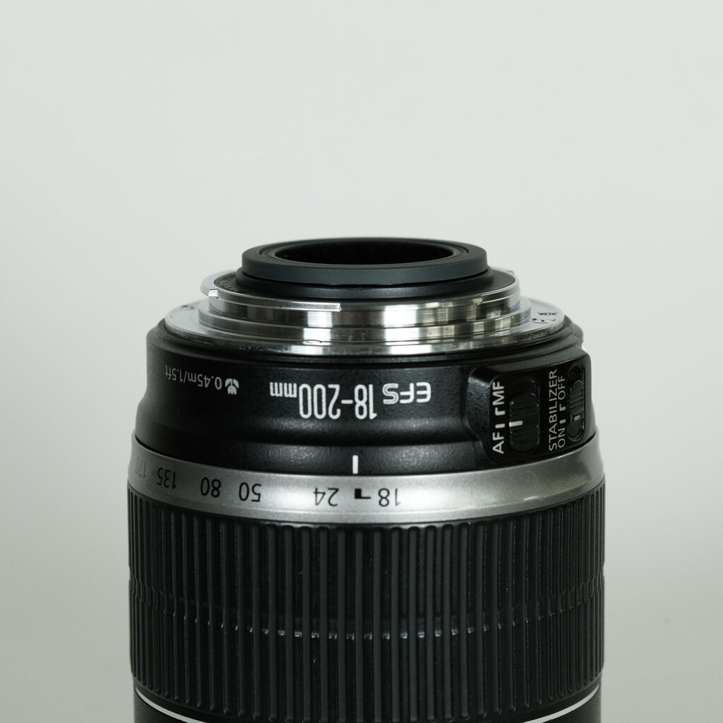 Canon EF-S18-200mm F3.5-5.6 IS