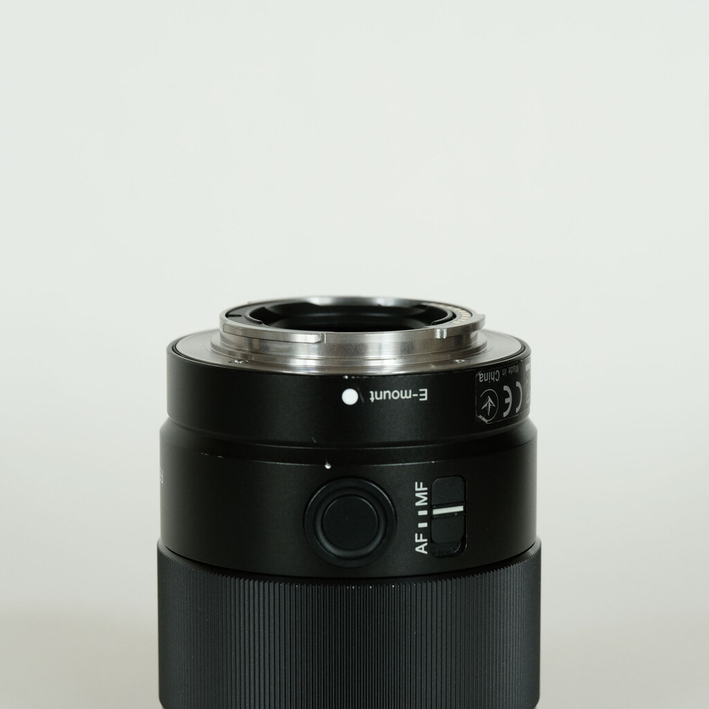 SONY｜FE 35mm F1.8｜SEL35F18F【元箱なし】 Amazon.com : Sony FE 35mm F1.8 Large Aperture Prime Lens
