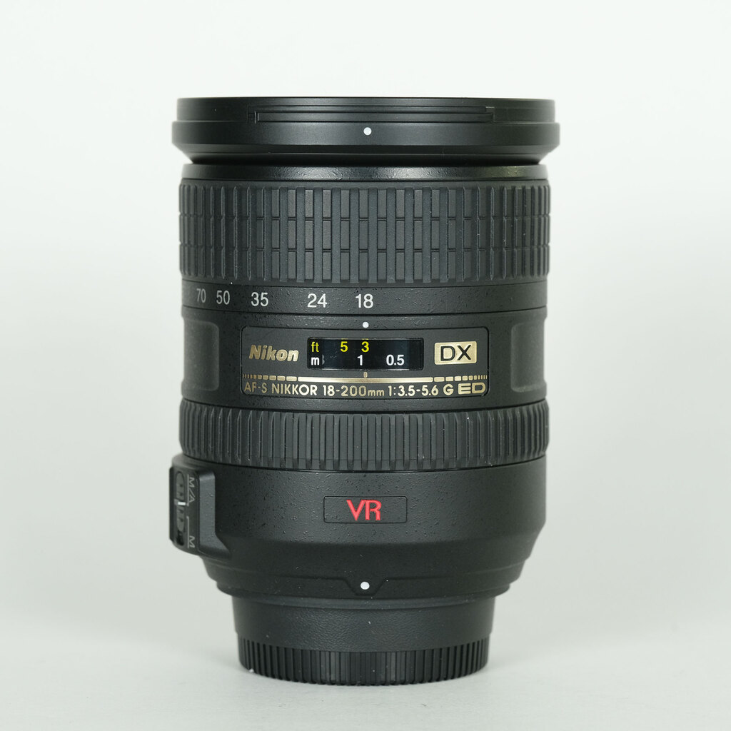 Nikon AF-S DX VR Zoom-Nikkor 18-200mm F3.5-5.6G IF-ED Nikon AF-S DX VR Zoom-Nikkor 18-200mm F3.5-5.6G IF-ED