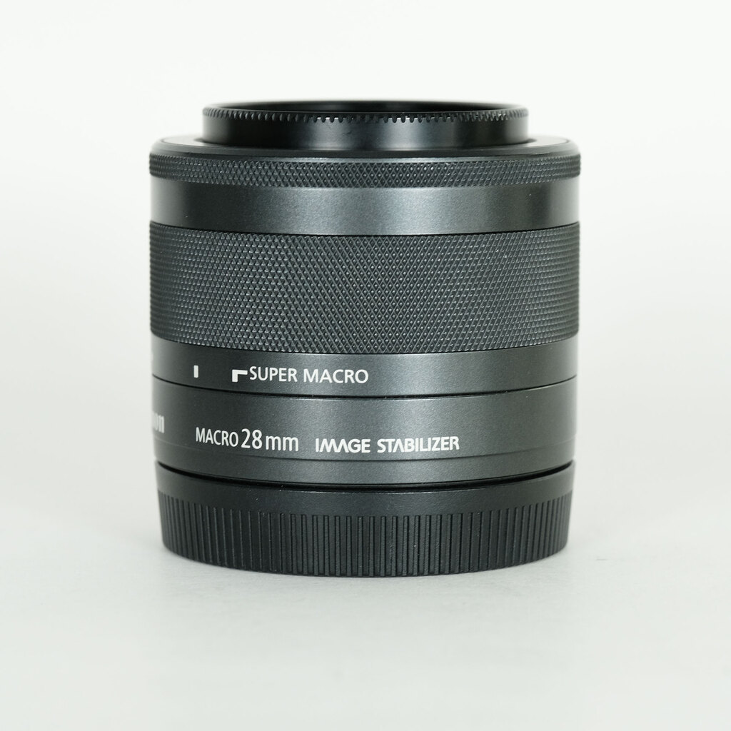 Canon EF-M28mm F3.5 }N IS STM