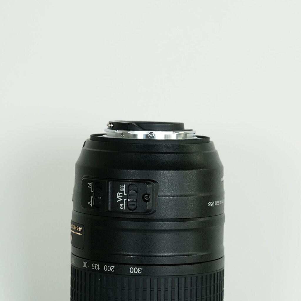 Nikon AF-S DX NIKKOR 55-300mm F4.5-5.6G ED VR Nikon AF-S DX NIKKOR 55-300mm F4.5-5.6G ED VR