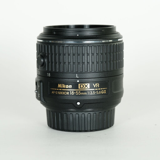 Nikon AF-S DX NIKKOR 18-55mm f3.5-5.6G VR II Nikon AF-S DX NIKKOR 18-55mm f3.5-5.6G VR II