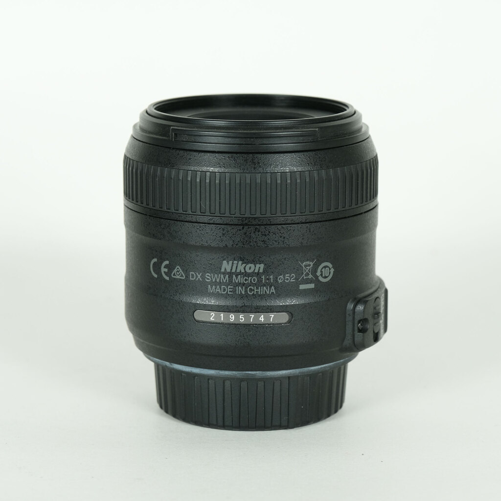 Nikon AF-S DX Micro NIKKOR 40mm f/2.8G Nikon AF-S DX Micro NIKKOR 40mm f/2.8G