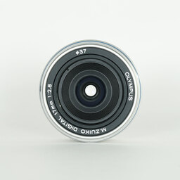 OLYMPUS M.ZUIKO DIGITAL 17mm F2.8 シルバー OLYMPUS M.ZUIKO DIGITAL 17mm F2.8 シルバー