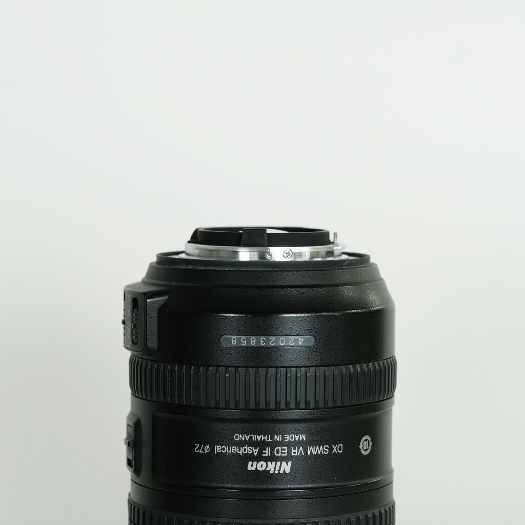 Nikon AF-S DX NIKKOR 18-200mm F3.5-5.6G ED VR II Nikon AF-S DX NIKKOR 18-200mm F3.5-5.6G ED VR II