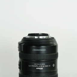 Nikon AF-S DX NIKKOR 18-200mm F3.5-5.6G ED VR II Nikon AF-S DX NIKKOR 18-200mm F3.5-5.6G ED VR II