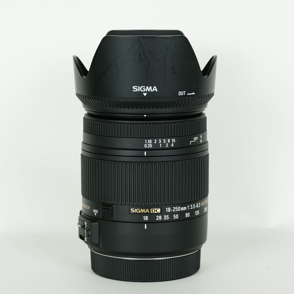 SIGMA 18-250mm F3.5-6.3 DC MACRO OS HSM (キヤノンEF用) SIGMA 18-250mm F3.5-6.3 DC MACRO OS HSM (キヤノンEF用)