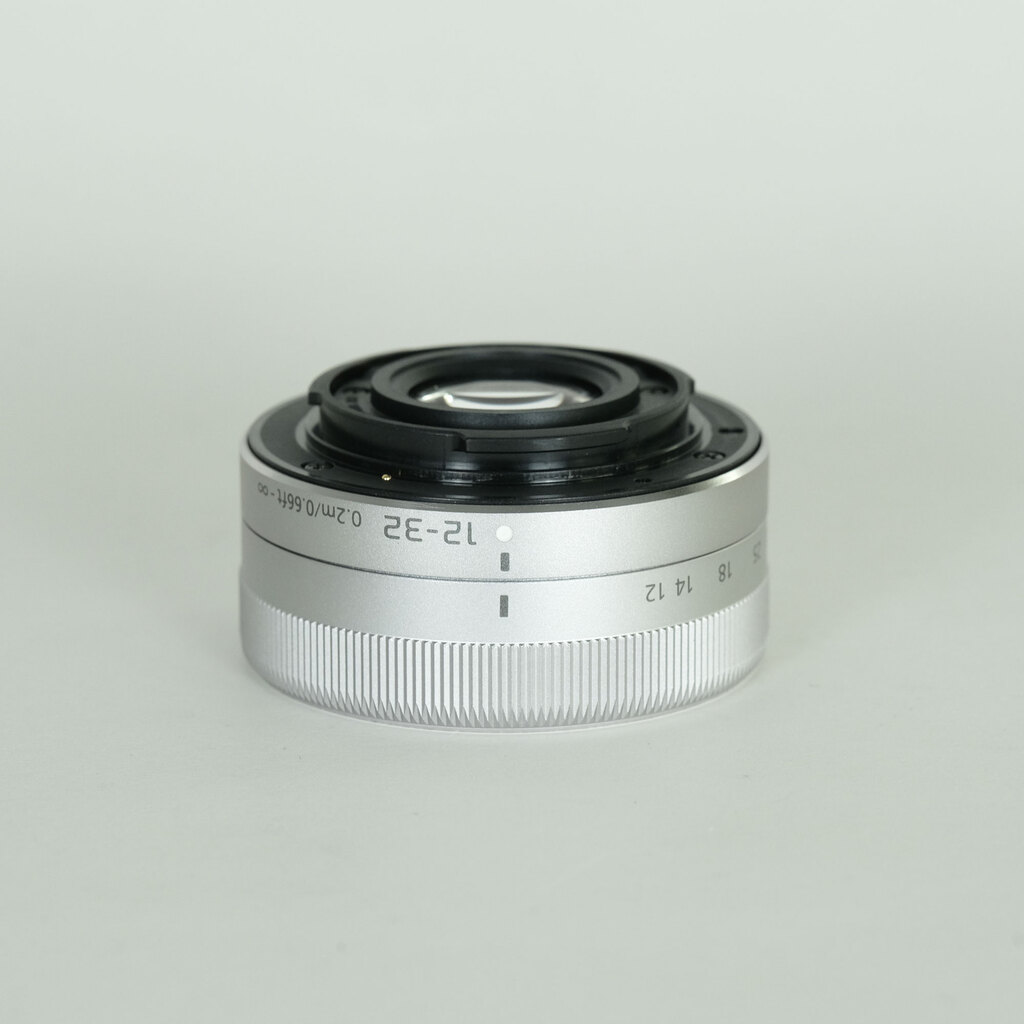 Panasonic LUMIX G VARIO 12-32mm / F3.5-5.6 ASPH. / MEGA O.I.S.