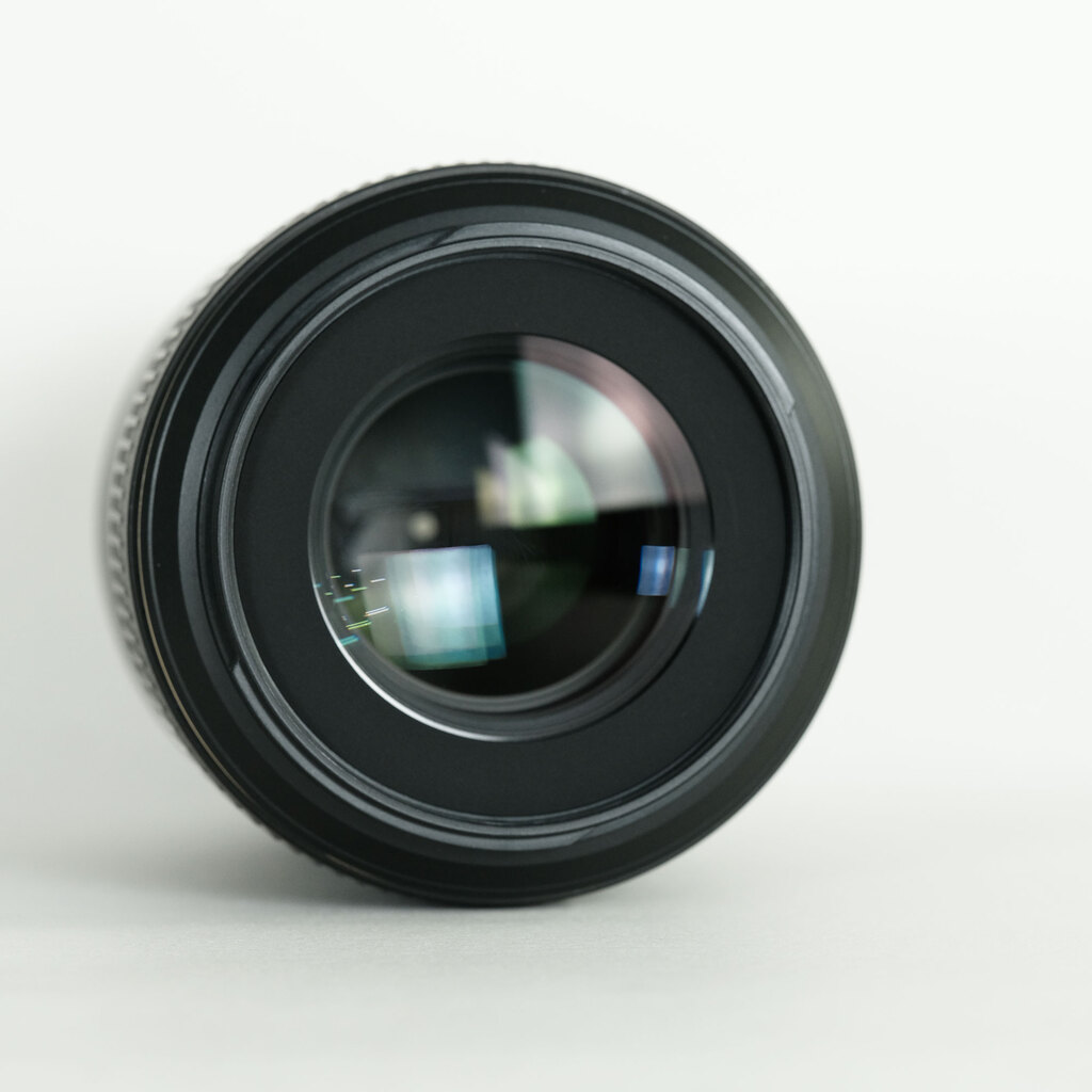Nikon AF-S VR Micro-Nikkor 105mm f/2.8G IF-ED Nikon AF-S VR Micro-Nikkor 105mm f/2.8G IF-ED