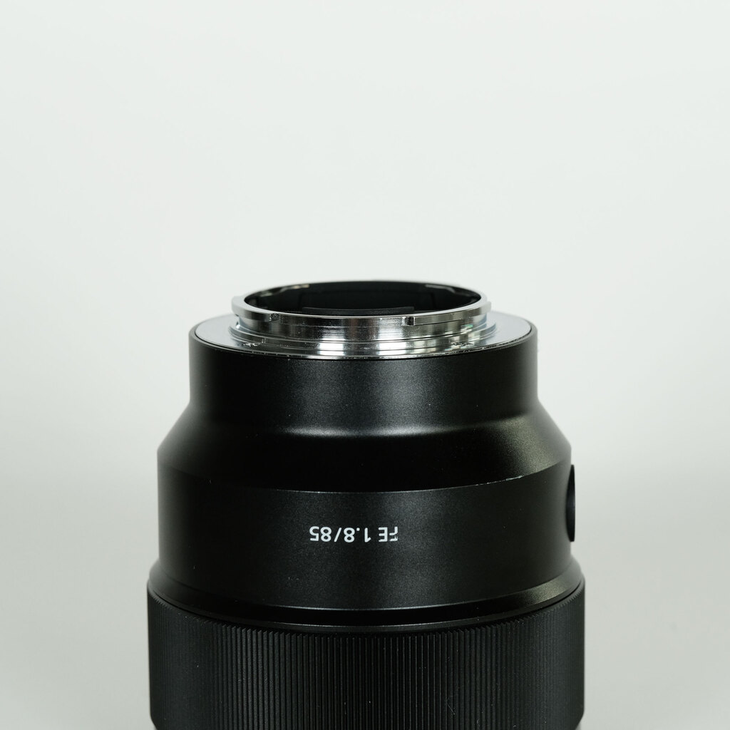 SONY FE 1.8/85 単焦点レンズSEL85F18 中古美品 カメラレンズ FE 85mm F1.8 ブラック SEL85F18 [ソニーE /単焦点