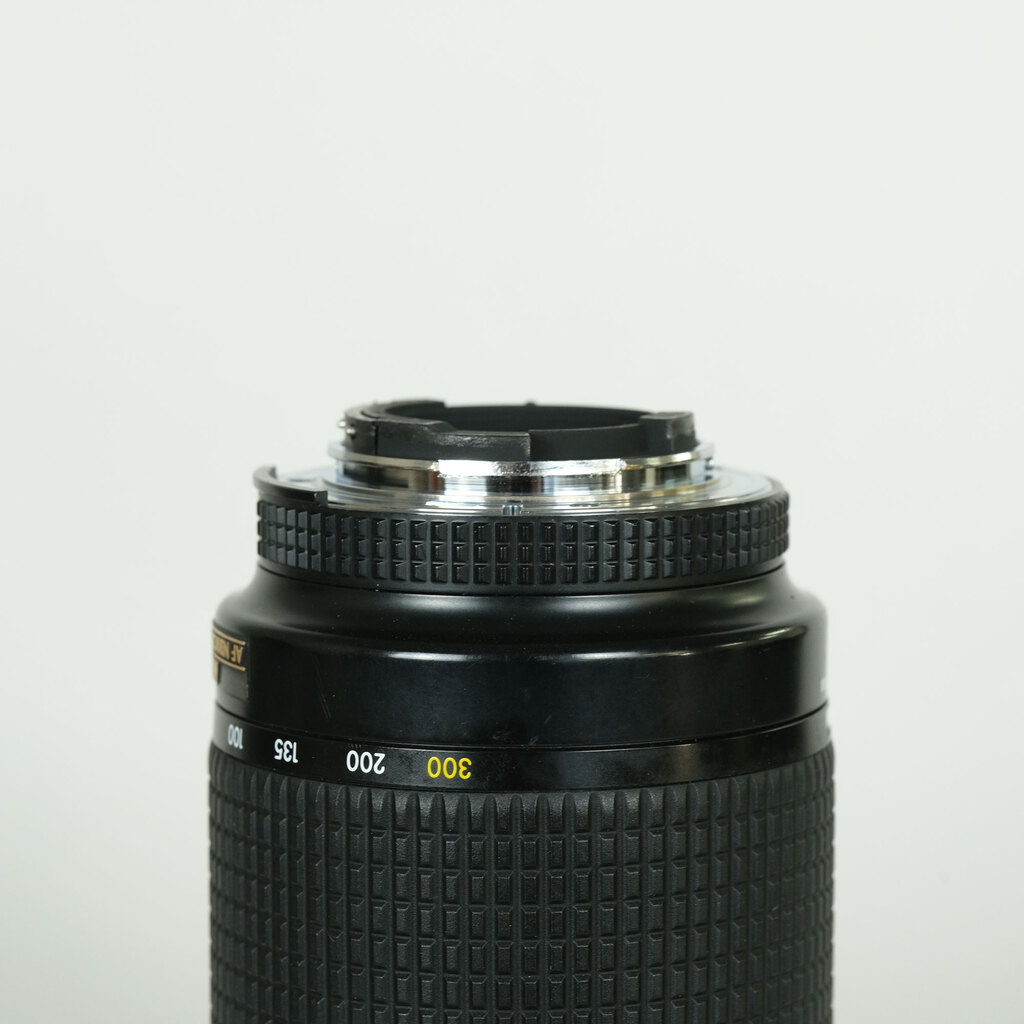Nikon AF Zoom-Nikkor ED 70-300mm F4-5.6D Nikon AF Zoom-Nikkor ED 70-300mm F4-5.6D
