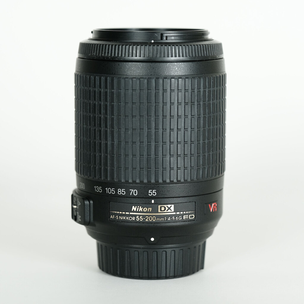 Nikon AF-S DX VR Zoom-Nikkor 55-200mm F4-5.6G IF-ED Nikon AF-S DX VR Zoom-Nikkor 55-200mm F4-5.6G IF-ED