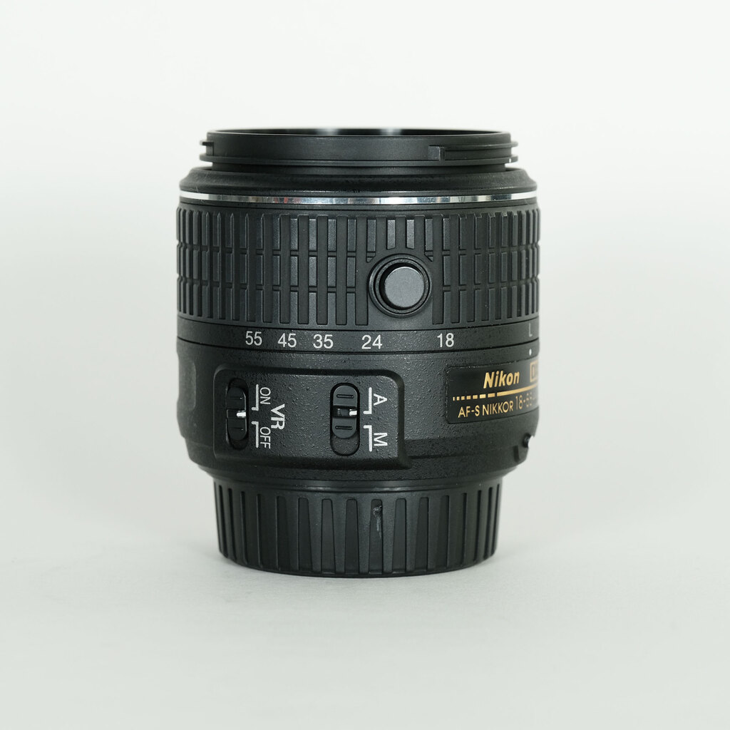 Nikon AF-S DX NIKKOR 18-55mm f3.5-5.6G VR II Nikon AF-S DX NIKKOR 18-55mm f3.5-5.6G VR II