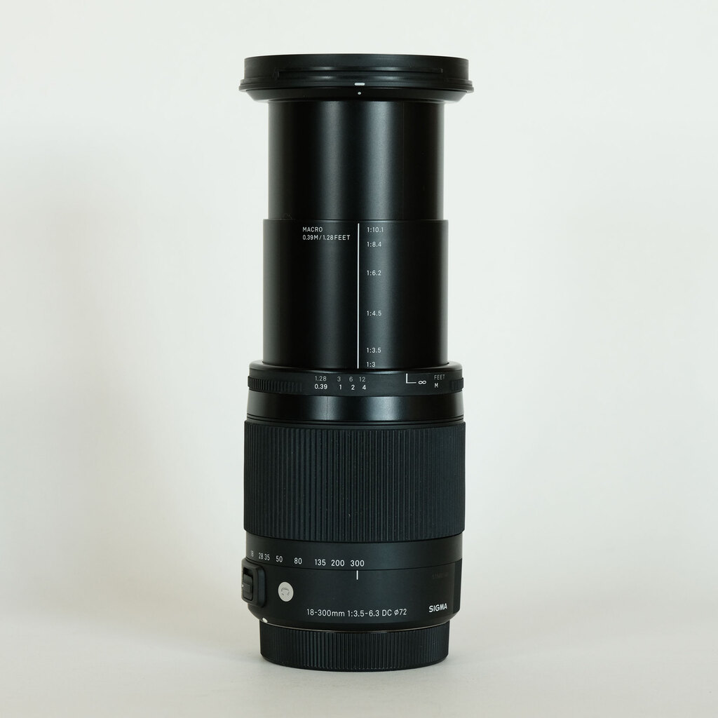 SIGMA 18-300mm f/3.5-6.3 DC OS