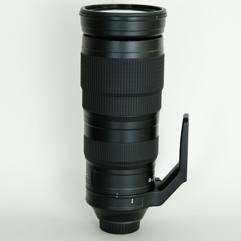 Nikon AF-S NIKKOR 200-500mm f/5.6E ED VR Nikon AF-S NIKKOR 200-500mm f/5.6E ED VR