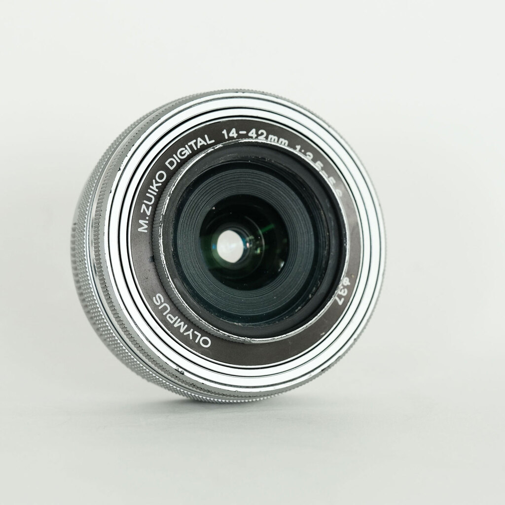 OLYMPUS M.ZUIKO DIGITAL ED 14-42mm F3.5-5.6 EZ シルバーの
