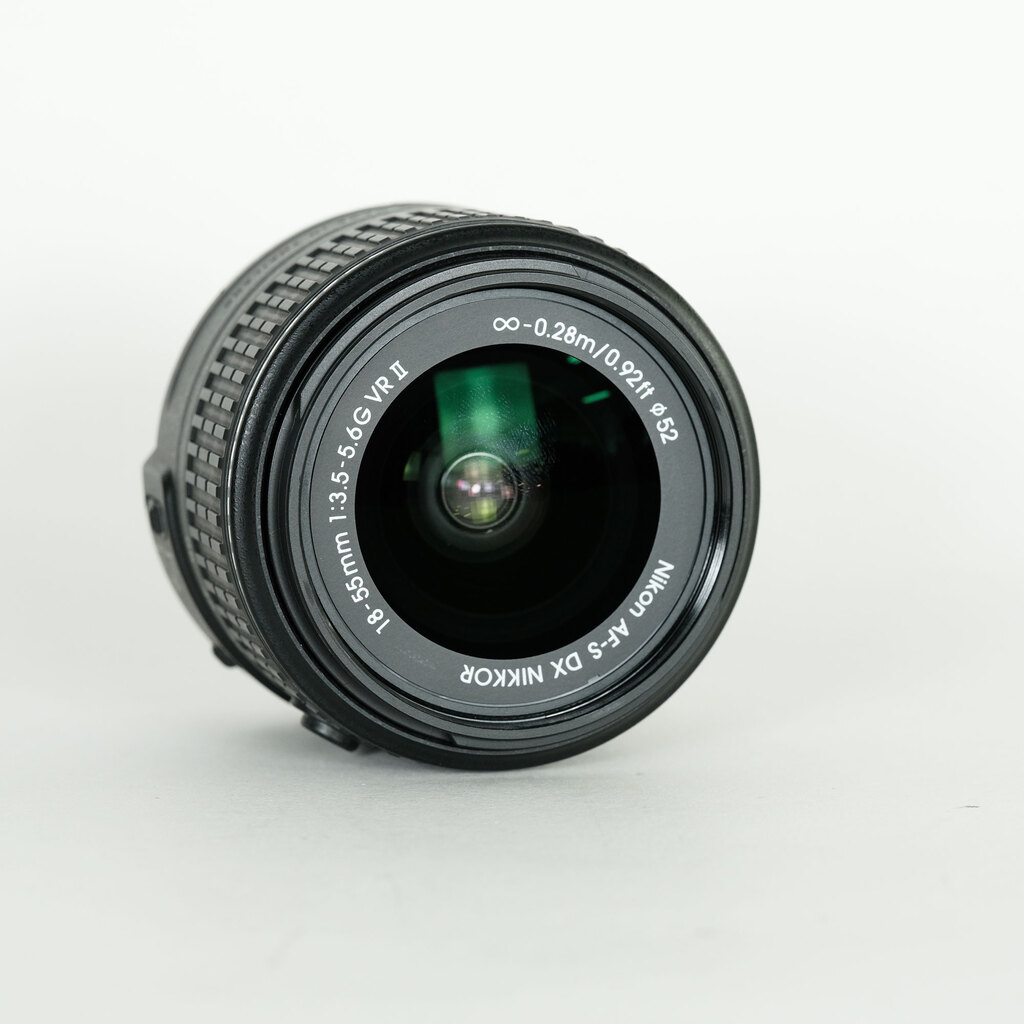 Nikon AF-S DX NIKKOR 18-55mm f3.5-5.6G VR II