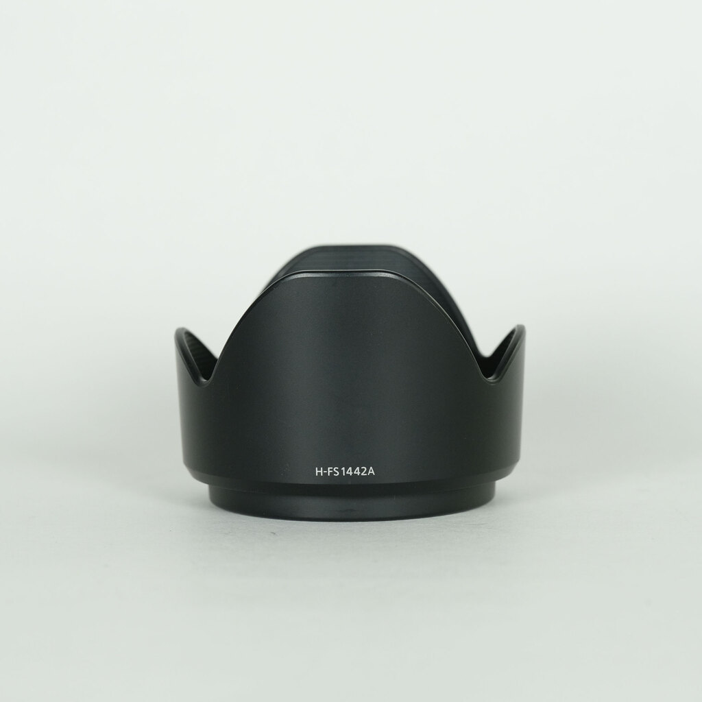 Panasonic LUMIX G VARIO 14-42mm F3.5-5.6 ASPH./MEGA O.I.S. Panasonic LUMIX G VARIO 14-42mm F3.5-5.6 ASPH./MEGA O.I.S.