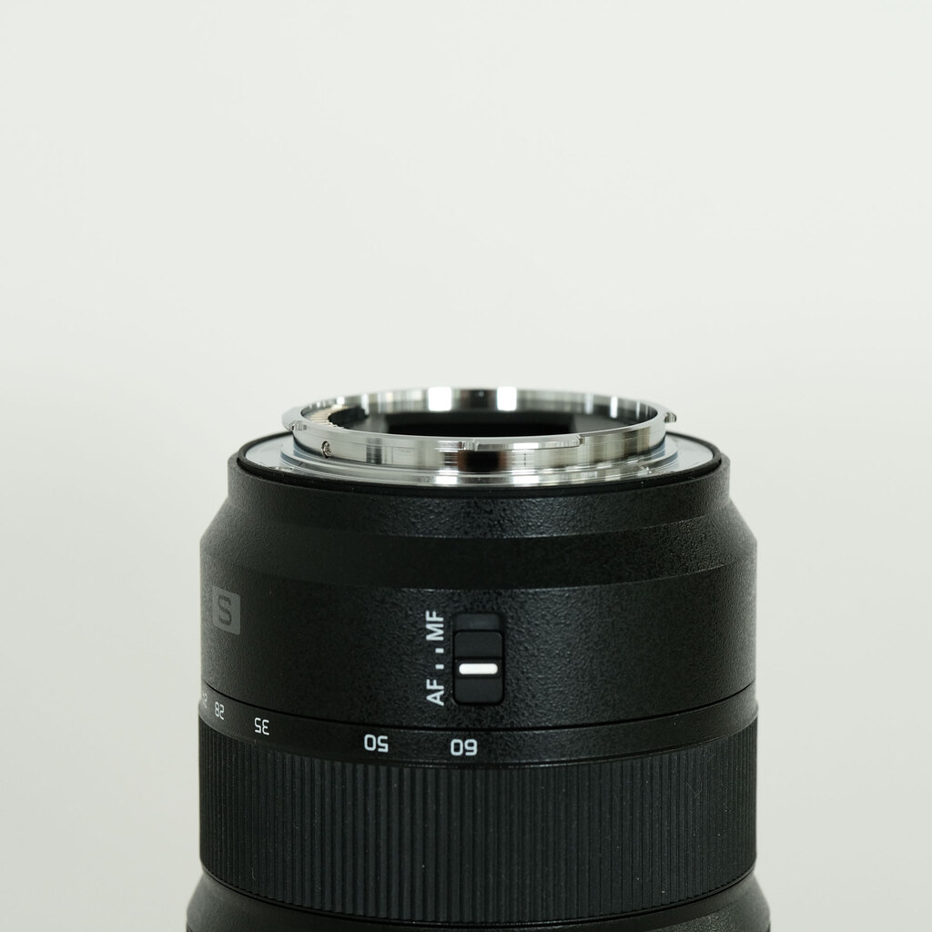Panasonic LUMIX S 20-60mm F3.5-5.6 Panasonic LUMIX S 20-60mm F3.5-5.6