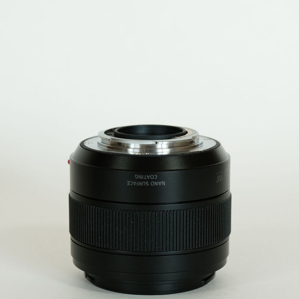 Panasonic LEICA DG SUMMILUX 25mm/F1.4 II ASPH. Panasonic LEICA DG SUMMILUX 25mm/F1.4 II ASPH.