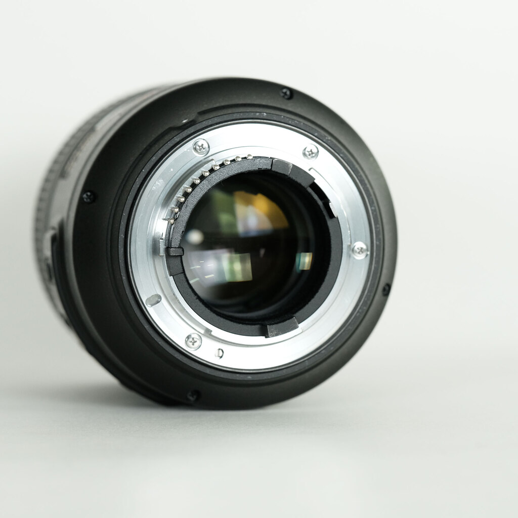 Nikon AF-S VR Micro-Nikkor 105mm f/2.8G IF-ED Nikon AF-S VR Micro-Nikkor 105mm f/2.8G IF-ED