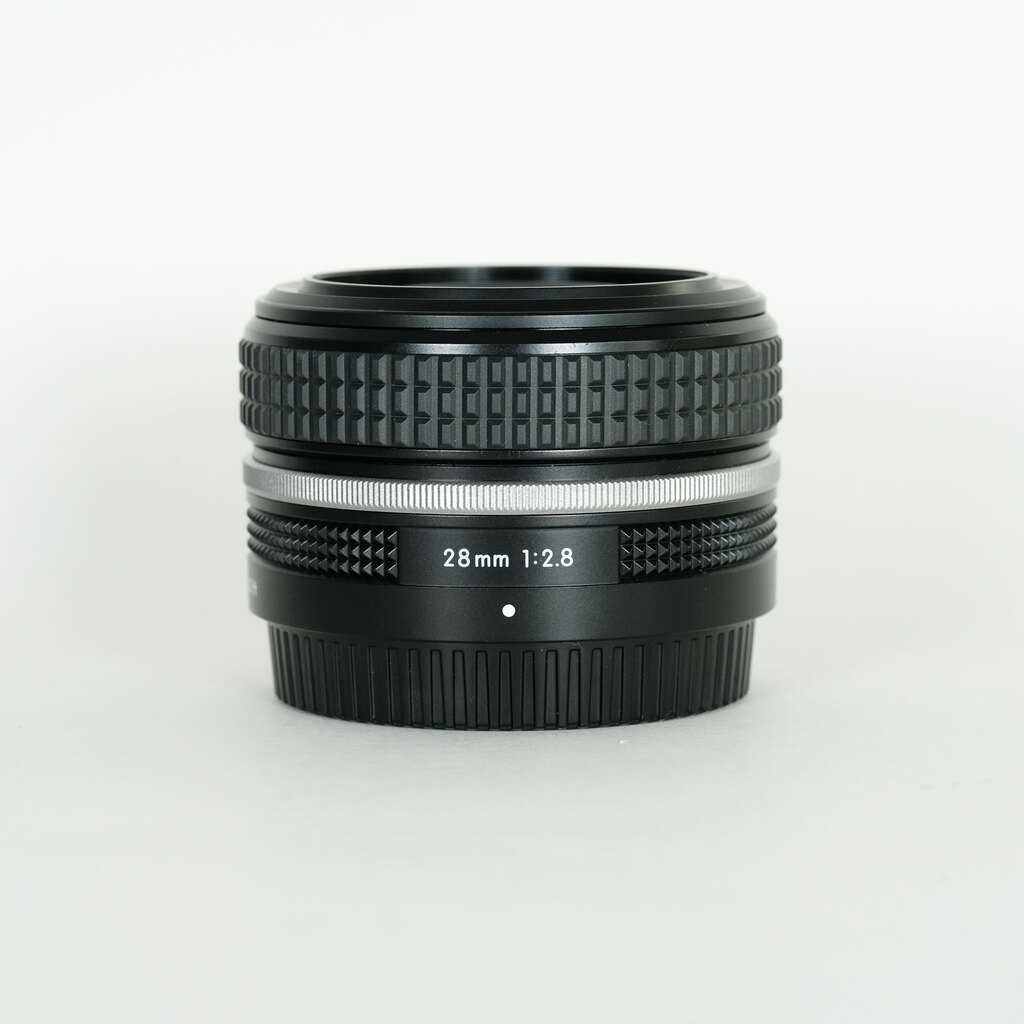 ニコンZ単焦点レンズ　28mm f/2.8新古品 Amazon | Nikon 広角単焦点レンズ NIKKOR Z 28mm f/2.8 Special
