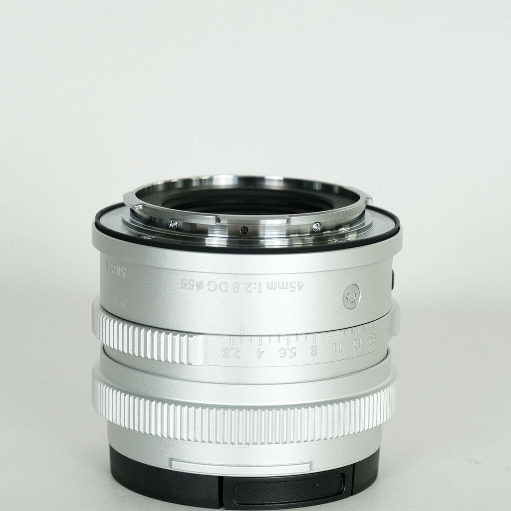 SIGMA 45mm F2.8 Lマウント シルバー CONTEMPORARY 45mm F2.8 DG | Contemporary | レンズ | 製品 | Sigma