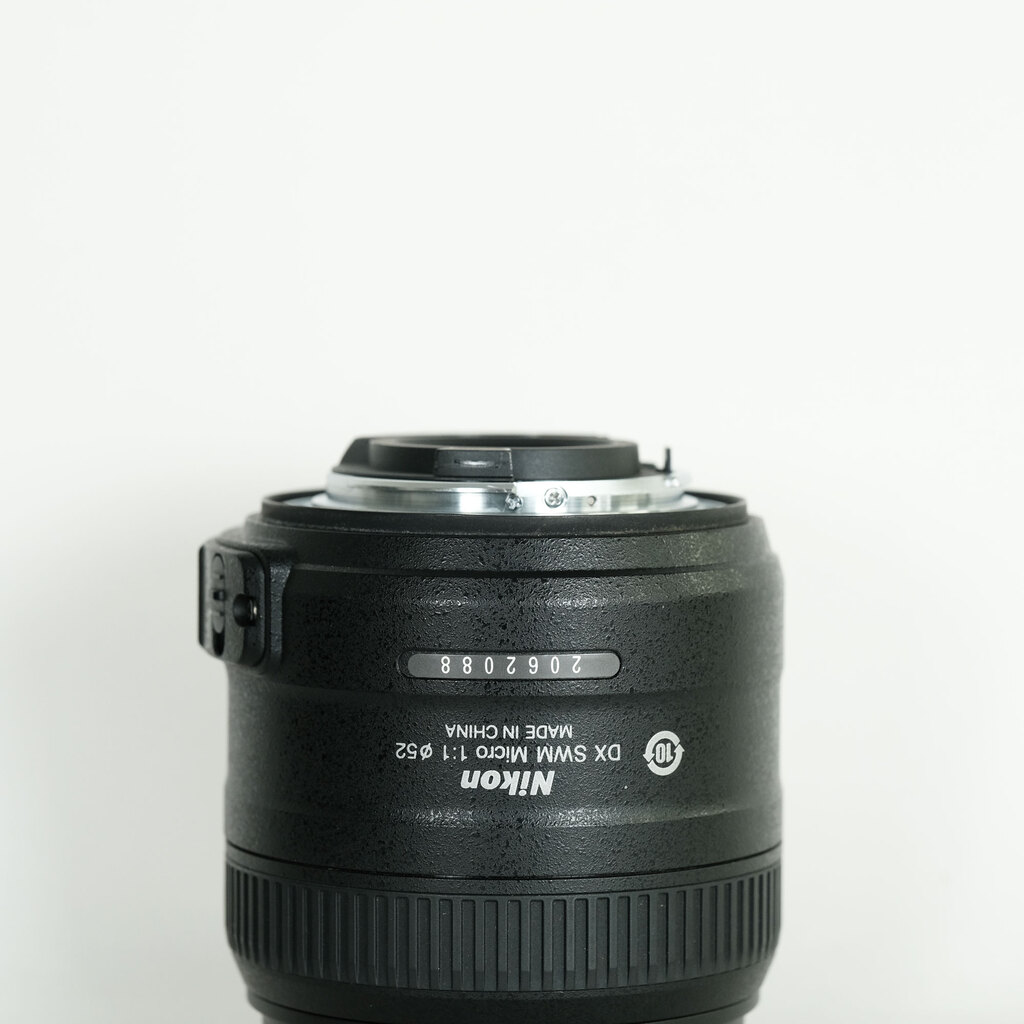 Nikon AF-S DX Micro NIKKOR 40mm f/2.8G Nikon AF-S DX Micro NIKKOR 40mm f/2.8G
