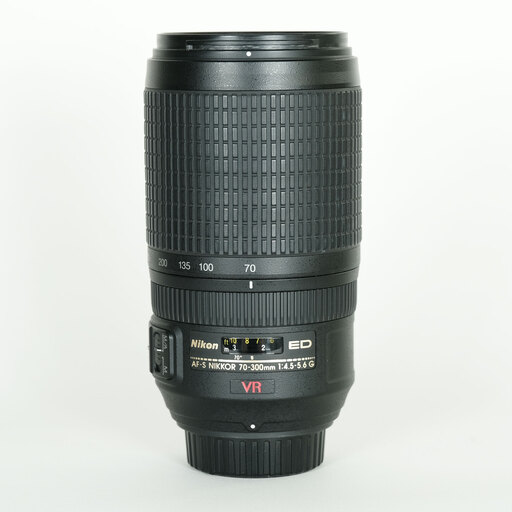 Nikon AF-S VR Zoom-Nikkor 70-300mm F4.5-5.6G IF-ED Nikon AF-S VR Zoom-Nikkor 70-300mm F4.5-5.6G IF-ED