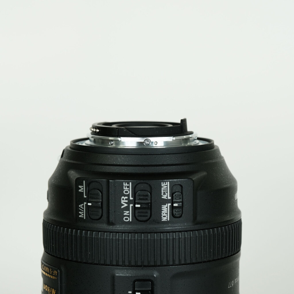 Nikon AF-S DX NIKKOR 18-300mm F3.5-5.6G ED VR Nikon AF-S DX NIKKOR 18-300mm F3.5-5.6G ED VR