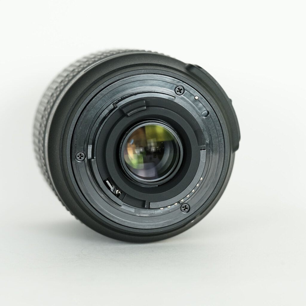 Nikon AF-S DX NIKKOR 18-105mm F3.5-5.6G ED VR Nikon AF-S DX NIKKOR 18-105mm F3.5-5.6G ED VR