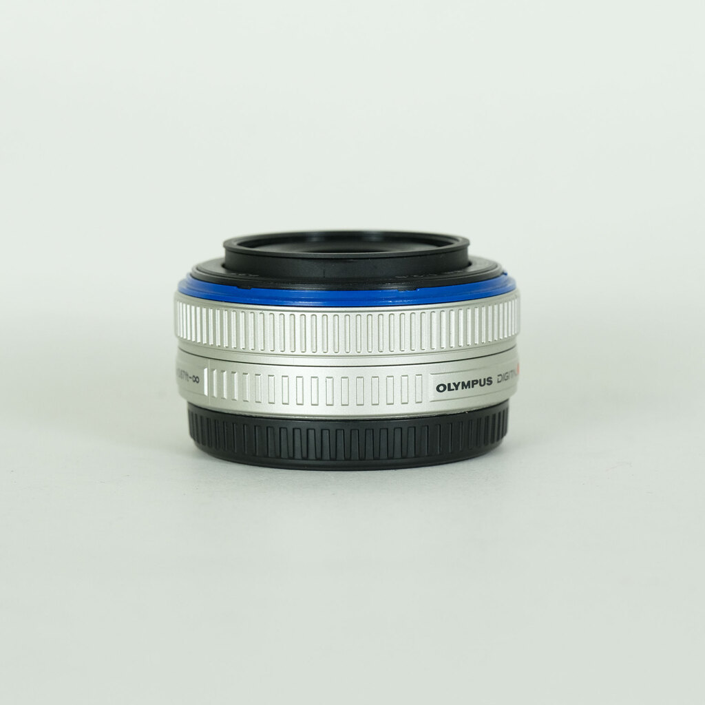 OLYMPUS M.ZUIKO DIGITAL 17mm F2.8 シルバー OLYMPUS M.ZUIKO DIGITAL 17mm F2.8 シルバー