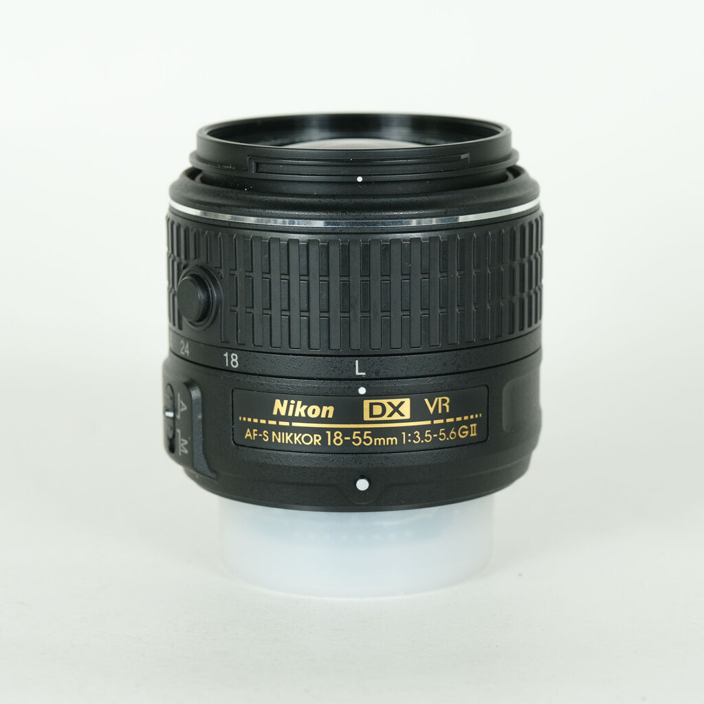 Nikon AF-S DX NIKKOR 18-55mm f3.5-5.6G VR II Nikon AF-S DX NIKKOR 18-55mm f3.5-5.6G VR II