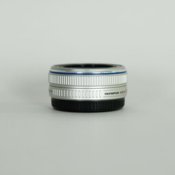 OLYMPUS M.ZUIKO DIGITAL 17mm F2.8 シルバー OLYMPUS M.ZUIKO DIGITAL 17mm F2.8 シルバー