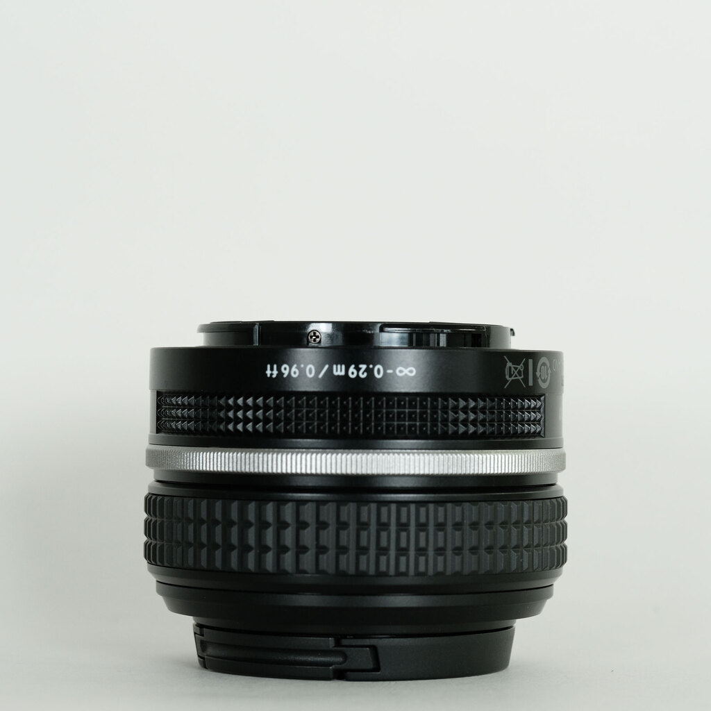 Nikon NIKKOR Z 40mm f/2 Nikon NIKKOR Z 40mm f/2
