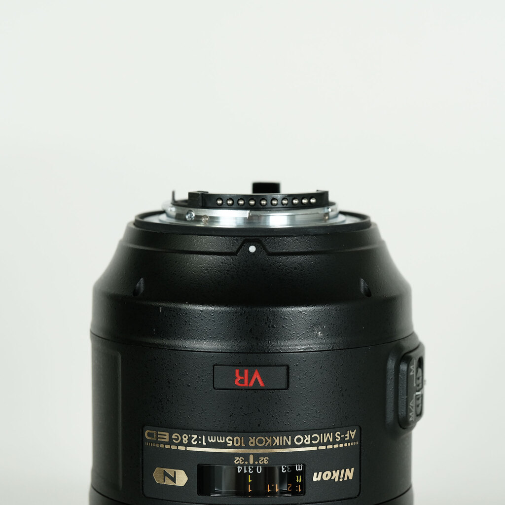 Nikon AF-S VR Micro-Nikkor 105mm f/2.8G IF-ED Nikon AF-S VR Micro-Nikkor 105mm f/2.8G IF-ED