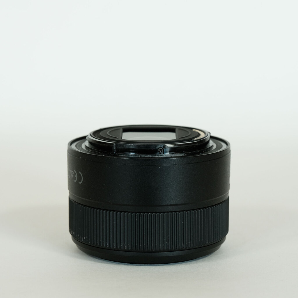 Nikon NIKKOR Z 40mm f/2 Nikon NIKKOR Z 40mm f/2