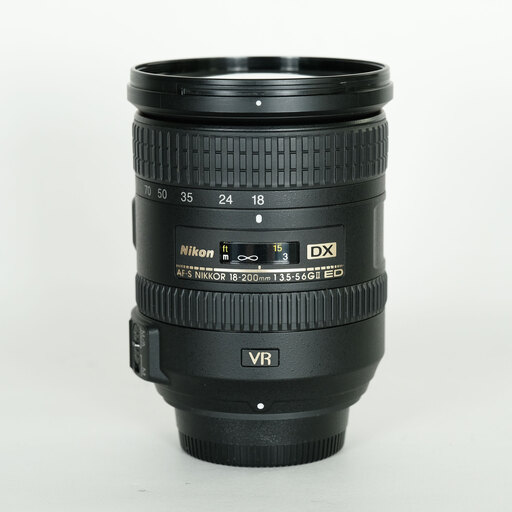 Nikon AF-S DX NIKKOR 18-200mm F3.5-5.6G ED VR II Nikon AF-S DX NIKKOR 18-200mm F3.5-5.6G ED VR II