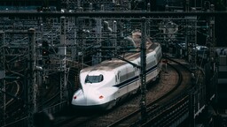 「幼少期に憧れた東京」を追いかけて。 変わりゆく街の今を自分の視点で表現していく 「幼少期に憧れた東京」を追いかけて。 変わりゆく街の今を自分の視点で表現していく