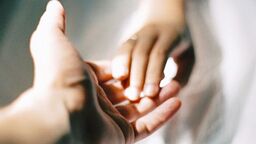 切り取りたいのは“光と余白”。 カメラを通して向き合う、自分が見落としていた美しさ 切り取りたいのは“光と余白”。 カメラを通して向き合う、自分が見落としていた美しさ