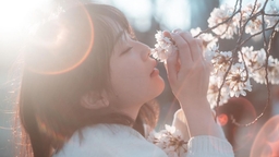 私にとって写真は「日常のキリトリ」。 風景に溶け込むかのような自然体のポートレートを 私にとって写真は「日常のキリトリ」。 風景に溶け込むかのような自然体のポートレートを