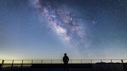 「行ってみたい」と思えるような一枚を。 絶景と光が生み出す幻想的な風景を求めて 「行ってみたい」と思えるような一枚を。 絶景と光が生み出す幻想的な風景を求めて